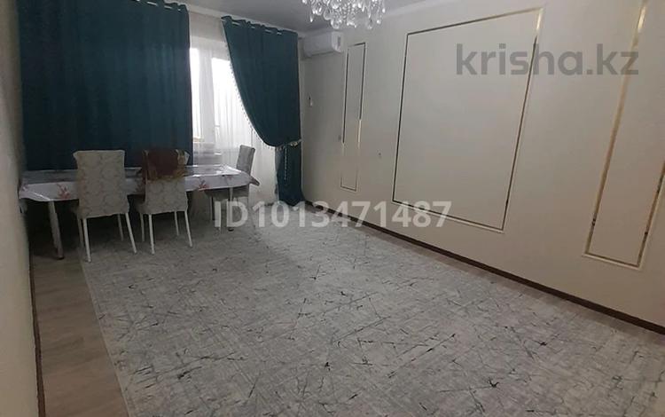 3-бөлмелі пәтер · 60 м², Жаппасбай батыр 78 — Горбатый мостқа арқасын беріп тұрған үй, бағасы: 17 млн ₸ в  — фото 2