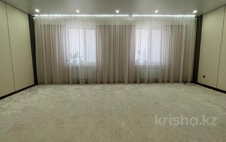 4-бөлмелі пәтер · 194 м² · 8/9 қабат, 17-ш/а. 97, бағасы: 56.9 млн ₸ в Актау, 17-й мкр — фото 2