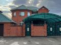 Жеке үй · 4 бөлме · 279 м² · 5 жүзд., Жургенова 77, бағасы: 95 млн ₸ в Актобе, мкр. Курмыш