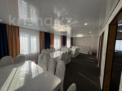 Дом · 7 комнат · 200 м², Советская 76 за 120 000 〒 в Петропавловске