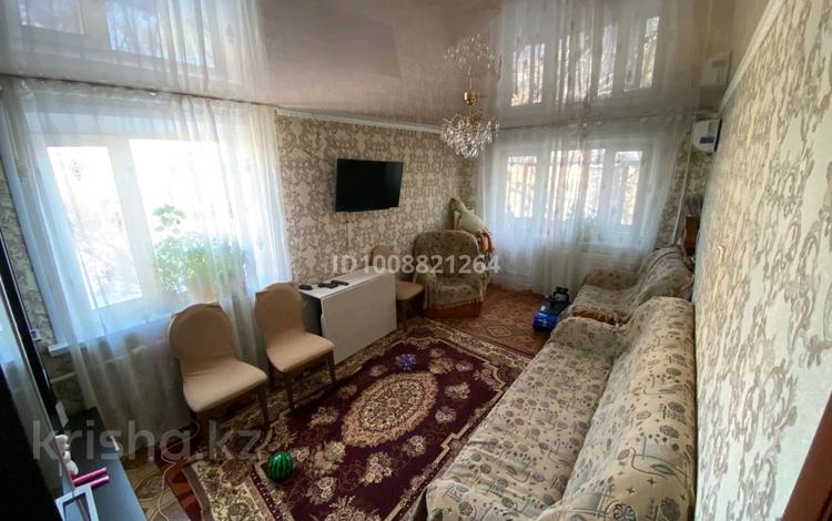 3-комнатная квартира · 63 м² · 4/5 этаж, Майкудук, Майкудук, 16й микрорайон 15 за 15 млн ₸ в Караганде, Алихана Бокейханова р-н — фото 2