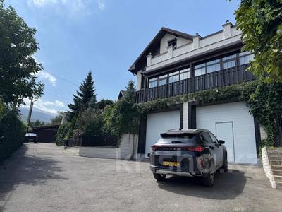 Отдельный дом · 6 комнат · 515 м² · 38 сот., Кербулакский переулок 15 за 830 млн 〒 в Алматы, Медеуский р-н