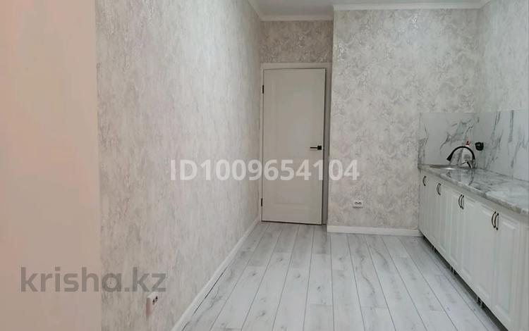 1-бөлмелі пәтер · 51 м² · 2/5 қабат, Аманжолова — Университет педагогический, бағасы: 26 млн ₸ в Уральске — фото 2