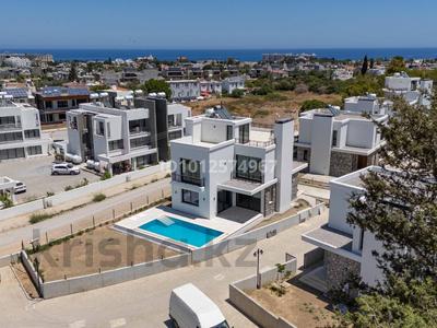 Жеке үй · 4 бөлме · 232 м² · 5.1 сот., ÇIĞDEM SOK ETREMIT EDREVILLE BY ÖZYALÇIN SITESI, бағасы: 390 млн ₸ в Гирне