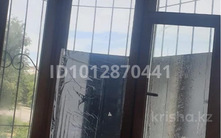 1-бөлмелі пәтер · 34 м² · 2/5 қабат, мкр 8 298 — Анварға қарама-қарсы., бағасы: 100 000 ₸ в Актобе — фото 3