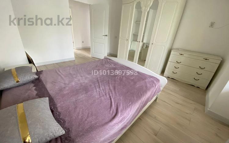 3-комнатная квартира · 90 м² · 3/5 этаж, мкр Центральный, Азаттык 71 за 300 000 ₸ в Атырау — фото 2