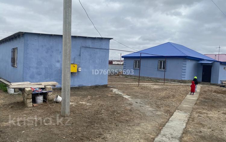 Отдельный дом · 4 комнаты · 120 м², Алатау 53 — Возле магазина Маралым за 250 000 〒 в Атырау, мкр Химпоселок — фото 2