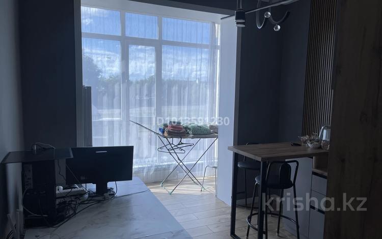 1-комнатная квартира · 42 м² · 1/5 этаж, мкр Юго-Восток 1/1 — Микрорайон Оазис. за 170 000 ₸ в Караганде, Казыбек би р-н — фото 2