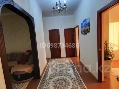 3-комнатная квартира · 80 м² · 1/5 этаж, Бурабай 12 за 27 млн ₸ в Актобе, мкр. Курмыш