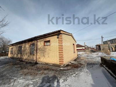 Отдельный дом · 2 комнаты · 100 м² · 14 сот., мкр Фёдоровка , Юбилейная 102 — Молокова Асфальтная за 120 000 ₸ в Караганде, Казыбек би р-н