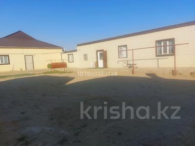 Отдельный дом · 6 комнат · 214 м² · 10 сот., 262 239 — Караван магазиніне қарсы бетте. Көл жақ за 35 млн ₸ в Кульсары