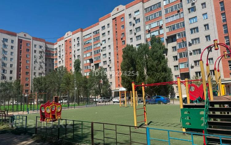 2-бөлмелі пәтер · 66.4 м² · 2/10 қабат, 12 ш/а. 45Д, бағасы: 22 млн ₸ в Актобе, мкр 12 — фото 37