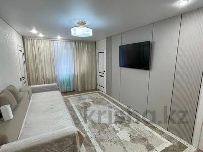 3-комнатная квартира · 46 м² · 2/5 этаж, Майкудук, 12й микрорайон за 14 млн ₸ в Караганде, Алихана Бокейханова р-н
