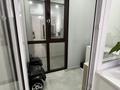 3-бөлмелі пәтер · 80 м² · 4/5 қабат, Степной 4 ш/а., Букетова 50/2, бағасы: 43 млн ₸ в Караганде, Казыбек би р-н — фото 7