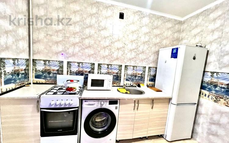 1-комнатная квартира · 35 м² · 2/4 этаж, 5 мкр 54 — Трк Жанаозен за 10 000 ₸ — фото 2