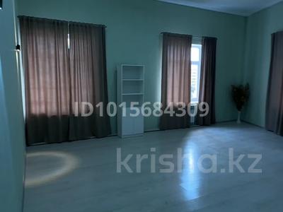 Офисы, салоны красоты, кабинеты и рабочие места, студии · 40 м² за 150 000 ₸ в Актау, 11-й мкр
