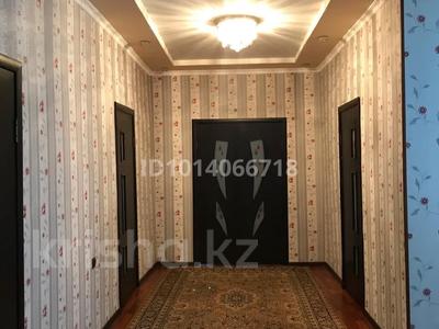 Отдельный дом · 6 комнат · 800 м² · 8 сот., мкр Самал-3, Султана Байысбаева 3 — Үй шамамен KHAN SHATYR тойханасының маңында за 55 млн ₸ в Шымкенте, Абайский р-н