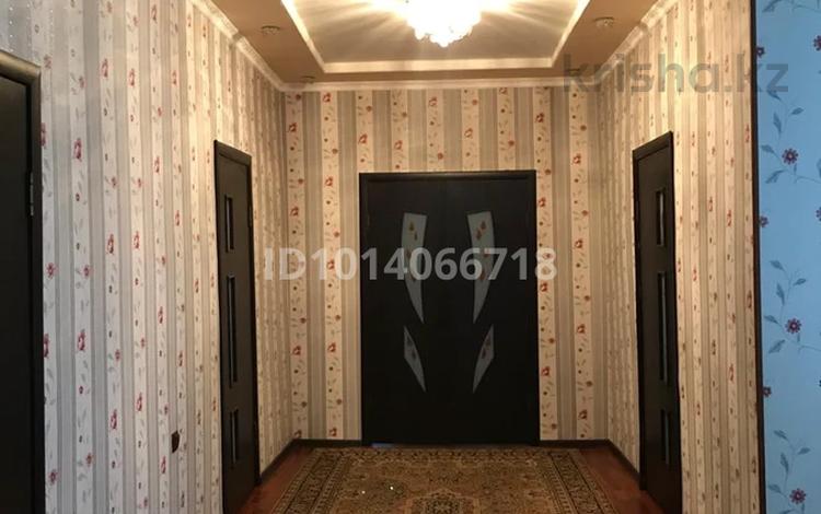 Отдельный дом · 6 комнат · 800 м² · 8 сот., мкр Самал-3, Султана Байысбаева 3 — Үй шамамен KHAN SHATYR тойханасының маңында за 55 млн ₸ в Шымкенте, Абайский р-н — фото 2