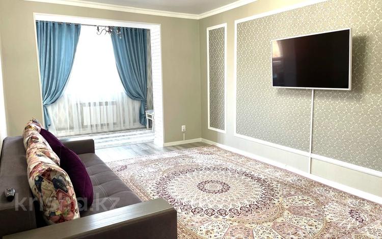 2-комнатная квартира, 56 м², 3/4 этаж посуточно, Байтурсынова — Туркестанская за 16 000 〒 в Шымкенте, Аль-Фарабийский р-н — фото 2