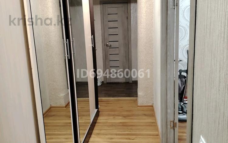 3-комнатная квартира · 63 м² · 8/10 этаж, Камзина 354 — Магазина Эрзи за 24 млн 〒 в Павлодаре — фото 2