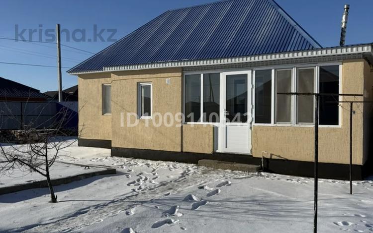 Жеке үй · 2 бөлме · 70 м² · 8 сот., мкр Жулдыз, Арон Аюпов 29/1, бағасы: 15 млн 〒 в Атырау — фото 2