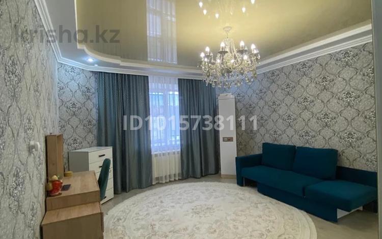 2-бөлмелі пәтер · 85 м² · 5/6 қабат, Алтын орда ш/а. 10г/2 — Тауелсіздік, бағасы: 30 млн ₸ в Актобе, мкр. Алтын орда — фото 2