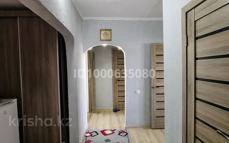 4-бөлмелі пәтер · 90 м² · 4/5 қабат, м-он Жулдыз 28 — Военный госпиталь, бағасы: 27 млн ₸ в Талдыкоргане, мкр военный городок Жулдыз — фото 2