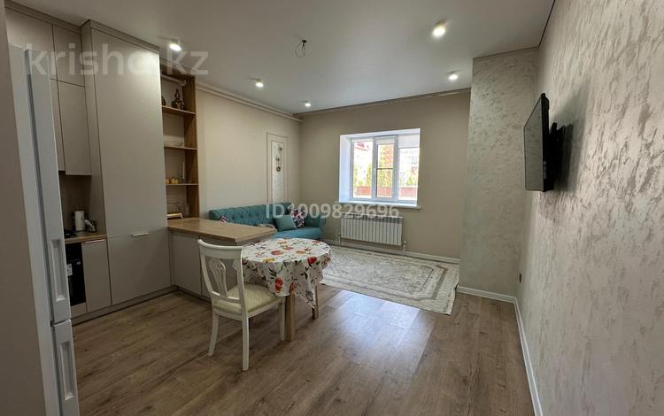 2-комнатная квартира · 50.3 м² · 1/9 этаж, мкр. Алтын орда, Алтын Орда 5Е — Рядом находится вся ифроструктура. Парковая зона, магазины, рестораны, спортивно/ оздоровительные комплексы, скоро открытие Далида, школы, магазины. за 21.5 млн 〒 в Актобе — фото 2