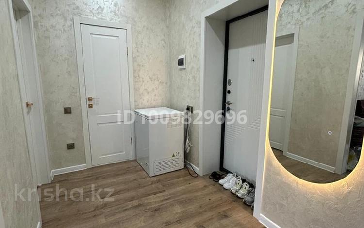 1-комнатная квартира · 50.3 м² · 1/9 этаж, мкр. Алтын орда 5Е — Рядом находится вся ифроструктура. Парковая зона, магазины, рестораны, спортивно/ оздоровительные комплексы, скоро открытие Далида, школы, магазины. за 22 млн ₸ в Актобе — фото 29