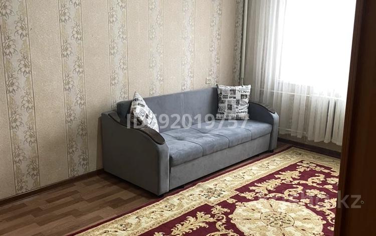 2-комнатная квартира · 52 м² · 8/9 этаж, мкр Аксай-2 75 за 250 000 ₸ в Алматы, Ауэзовский р-н — фото 2