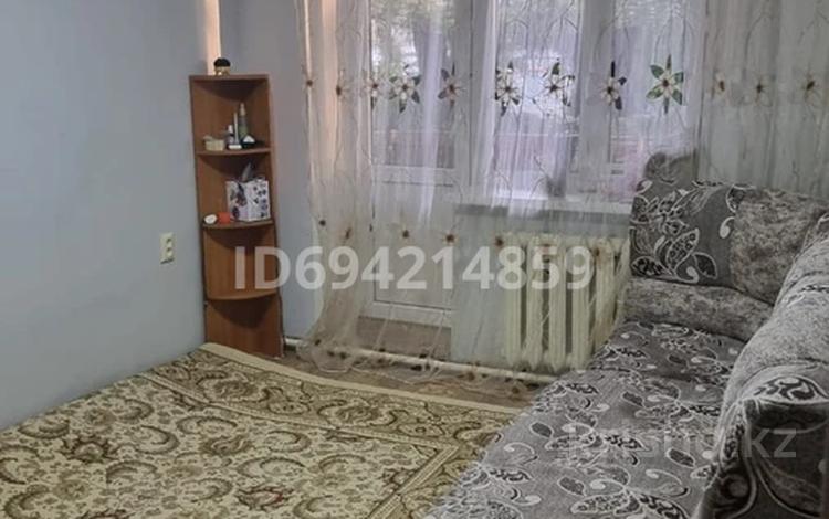 3-комнатная квартира, 44 м², 2/2 этаж помесячно, Кенесары хана 31