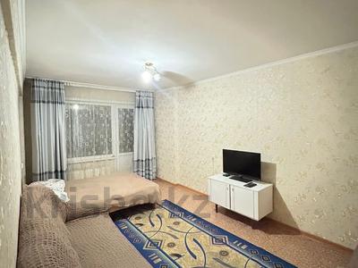 1-комнатная квартира, 33 м², 4/5 этаж посуточно, Жастар 31 за 7 500 〒 в Усть-Каменогорске