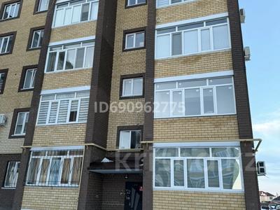 2-комнатная квартира, 77 м², 2 этаж, Достық 64 за 28 млн 〒 в Уральске