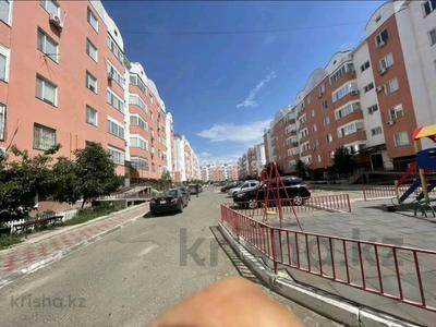 2-комнатная квартира · 70 м² · 2/5 этаж, мкр Нурсая, Тулпар-2 78/1 — Ниш,садик Мирас,Апек,Бином,Аквапарк,супермаркет Анвар за 180 000 ₸ в Атырау