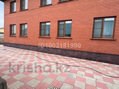 Отдельный дом · 11 комнат · 360 м², Молодова 12 — 23-мкр Алматы трасса за 1.5 млн 〒 в Усть-Каменогорске, Ульбинский