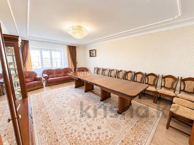 4-бөлмелі пәтер · 165 м² · 4/6 қабат, Алтын орда ш/а., Батыс 2 57В — Шикарная просторная квартира!, бағасы: ~ 64.9 млн ₸ в Актобе, мкр. Алтын орда