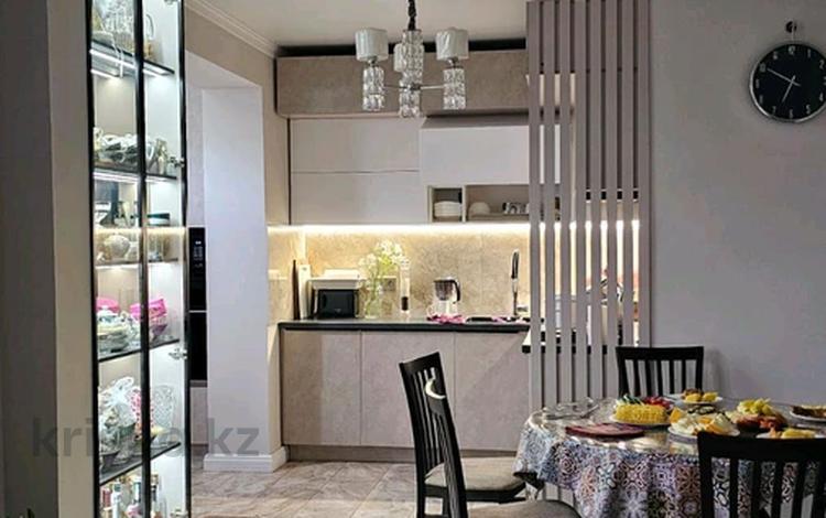 5-бөлмелі пәтер · 124.8 м² · 5/6 қабат, 4 мкр 66 дом, бағасы: 65 млн ₸ в Конаеве — фото 2