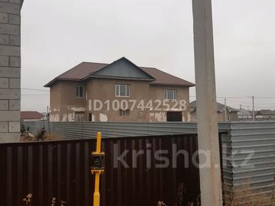 Отдельный дом · 5 комнат · 200 м² · 10 сот., мкр Уркер, Сатпаева 32 за 31 млн 〒 в Астане, Нура р-н