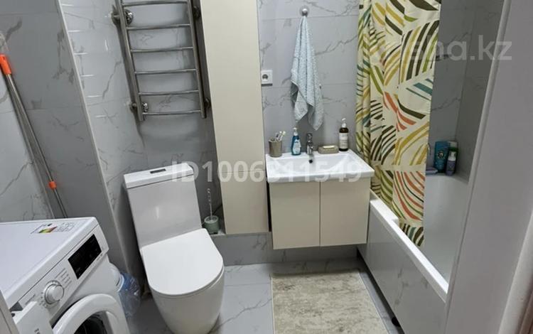 2-бөлмелі пәтер · 62 м² · 2/7 қабат, Райымбек батыра 169б, бағасы: 300 000 ₸ в  — фото 2