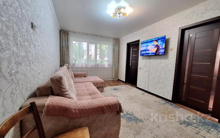 4-бөлмелі пәтер, 60 м², 1/5 қабат, Майкудук, Майкудук, 17й микрорайон, бағасы: 19 млн 〒 в Караганде, Алихана Бокейханова р-н — фото 2