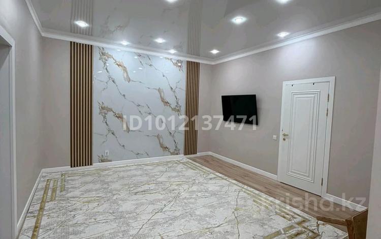 3-комнатная квартира · 128 м² · 1/5 этаж, мкр. Алтын орда 228/3 — По улице газиз жубанова за 52 млн 〒 в Актобе — фото 2