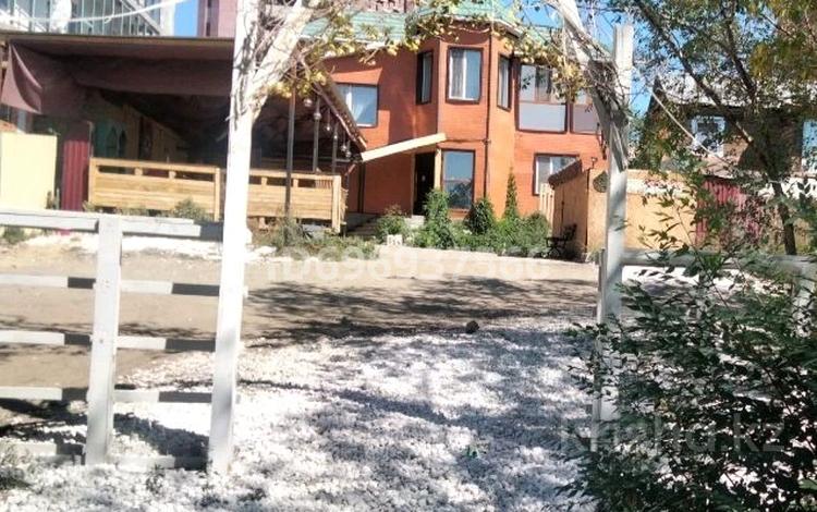 Дом · 6 комнат · 200 м², Шмидта 2/1 за 35 000 ₸ в Семее — фото 5