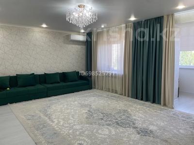 3-бөлмелі пәтер, 112 м², 5/5 қабат ай сайын, мкр Кунаева 75, бағасы: 300 000 〒 в Уральске, мкр Кунаева