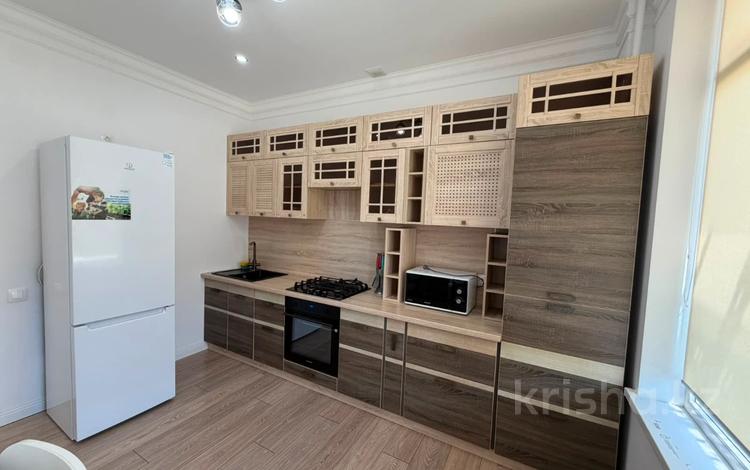 2-комнатная квартира · 70 м² · 2/9 этаж, мкр Нурсая, Абулхайр-хана 65 за 350 000 ₸ в Атырау — фото 2
