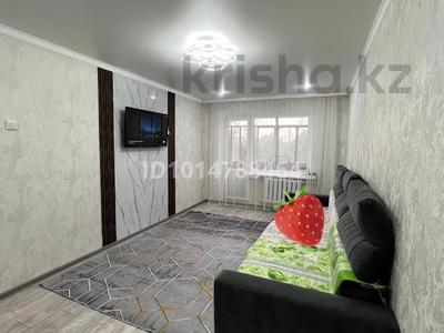 2-комнатная квартира · 46 м² · 3/5 этаж, Майкудук, 15й микрорайон 8 дом за 150 000 ₸ в Караганде, Алихана Бокейханова р-н