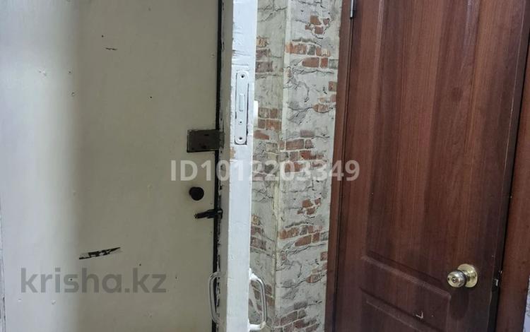 1-бөлмелі пәтер · 18 м² · 3/5 қабат, ул. Камзина 160, бағасы: 8 млн ₸ в Павлодаре — фото 2
