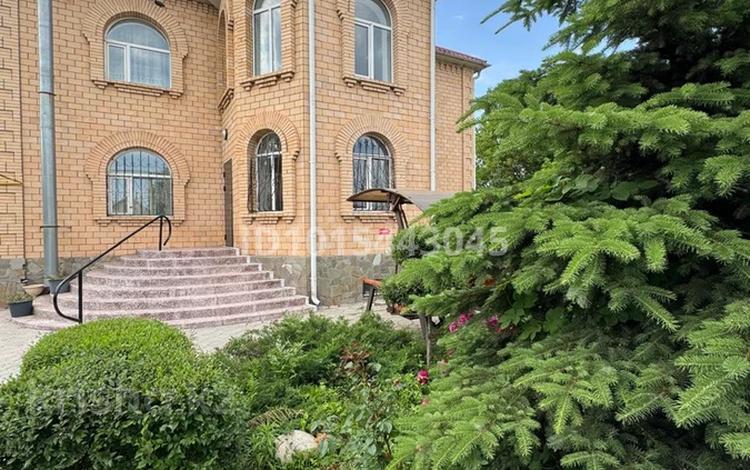 Жеке үй · 5 бөлме · 400 м², Байтурсынова 165, бағасы: 100 000 ₸ в Костанае — фото 2