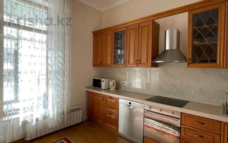 3-комнатная квартира, 155 м², 1/4 этаж, Мирас за 169 млн 〒 в Алматы, Бостандыкский р-н — фото 2