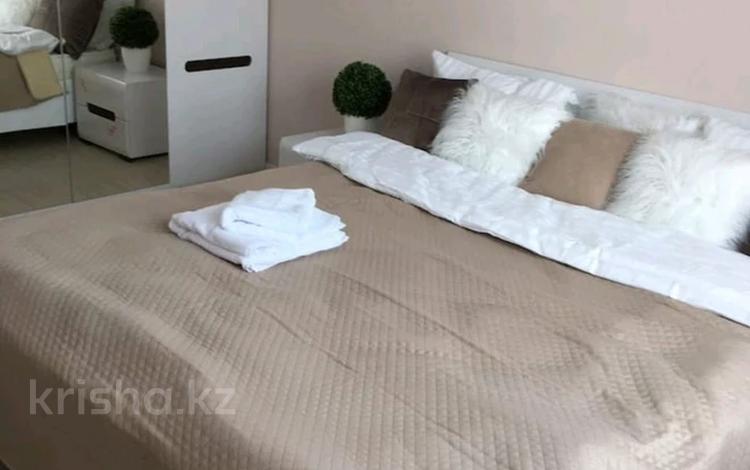 2-комнатная квартира · 54 м² · 3/16 этаж, мкр Юго-Восток, проспект Шахтеров 46/1 за 18 000 ₸ в Караганде, Казыбек би р-н — фото 4
