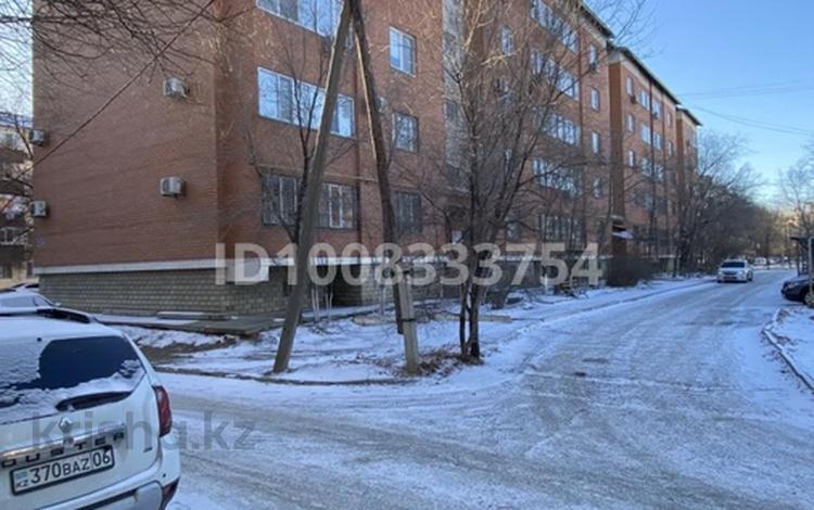 1-комнатная квартира · 50 м² · 1/5 этаж, Абая 13 а — Махамбета за 24 млн ₸ в Атырау — фото 2